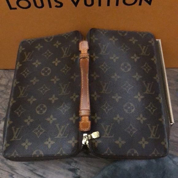 Authentic Louis Vuitton Voyager - Picture 4 of 11